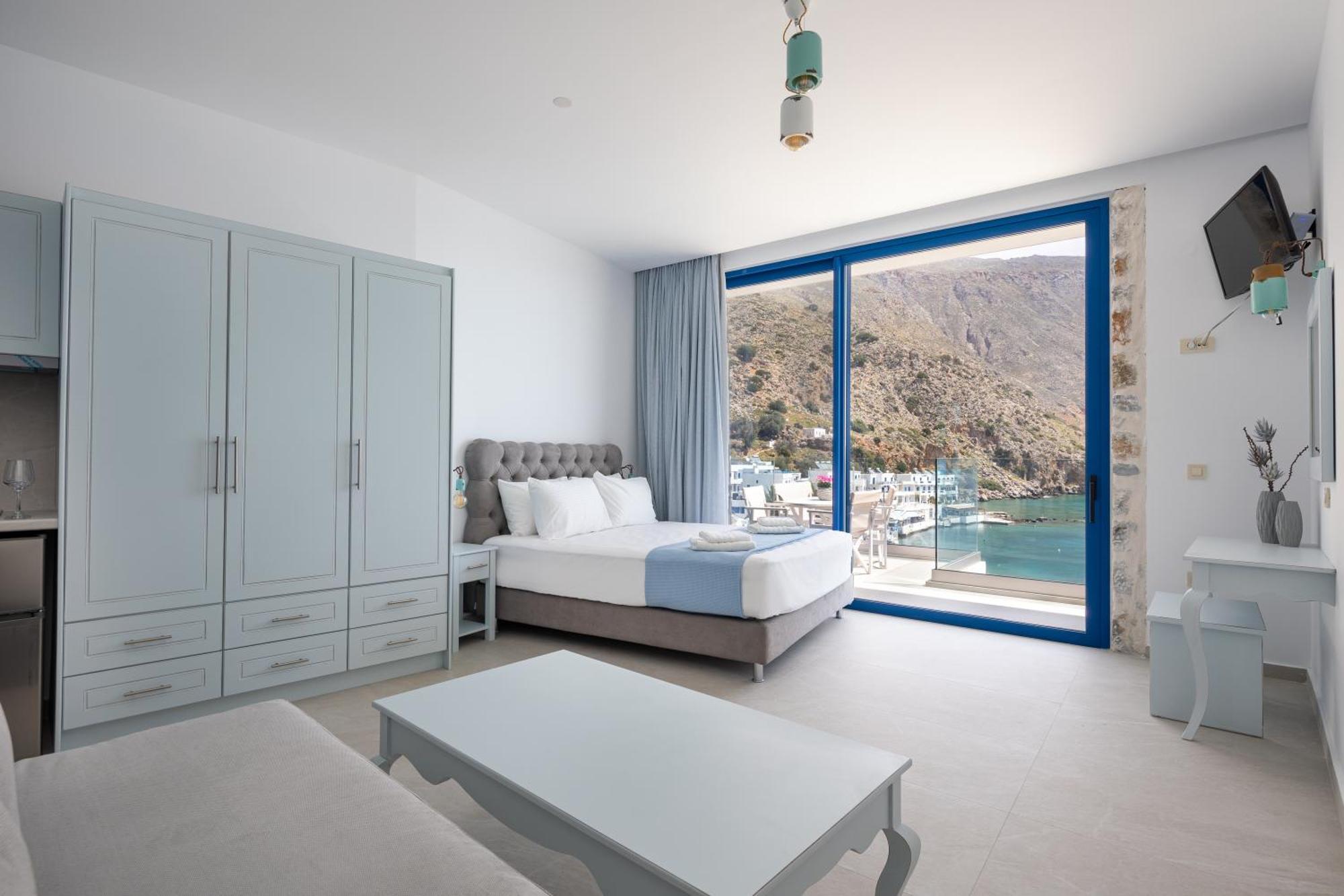 Molos Apartments Loutro Room photo