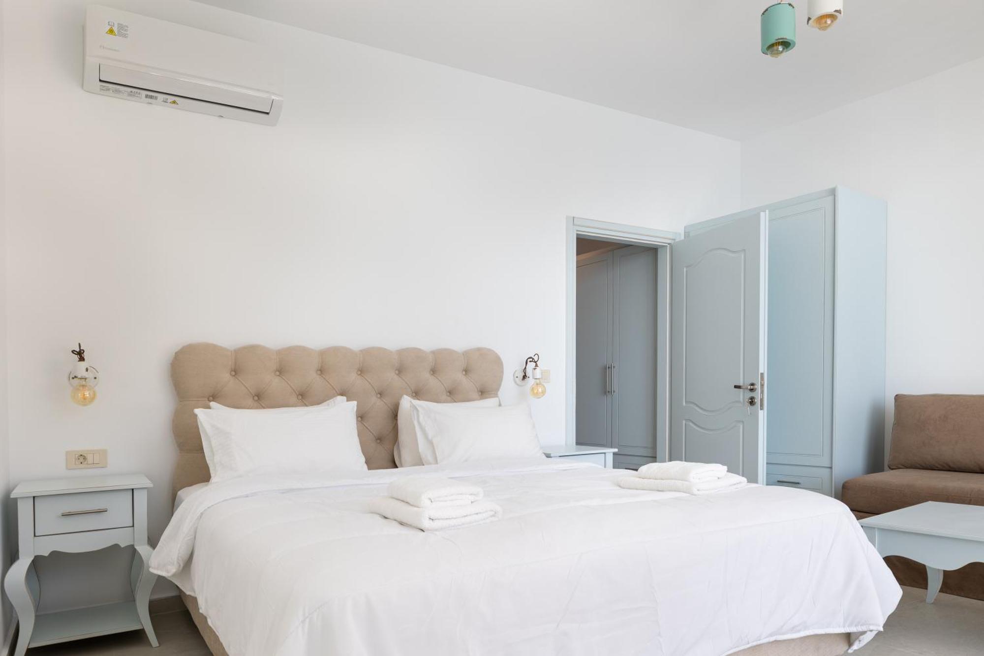 Molos Apartments Loutro Room photo